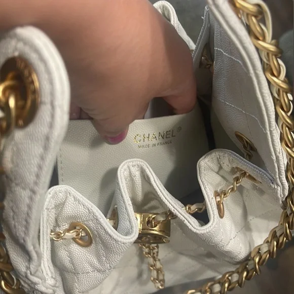 Elegant White Quilted Chain Bag - Picture 5 of 8